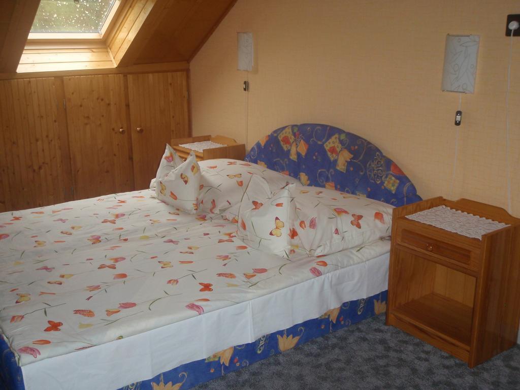 Emma Vendeghaz Hotel Balatonfured Ngoại thất bức ảnh